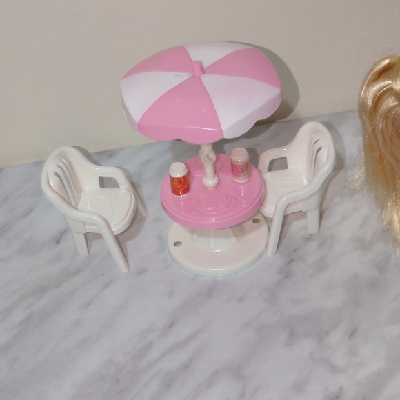 Barbies  doll - Picture 4 of 9